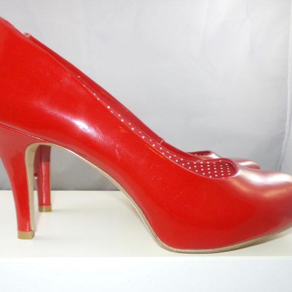 *SOLD* Madden Girl Cherry Red Platform Pump Heels - Picture 3 of 6